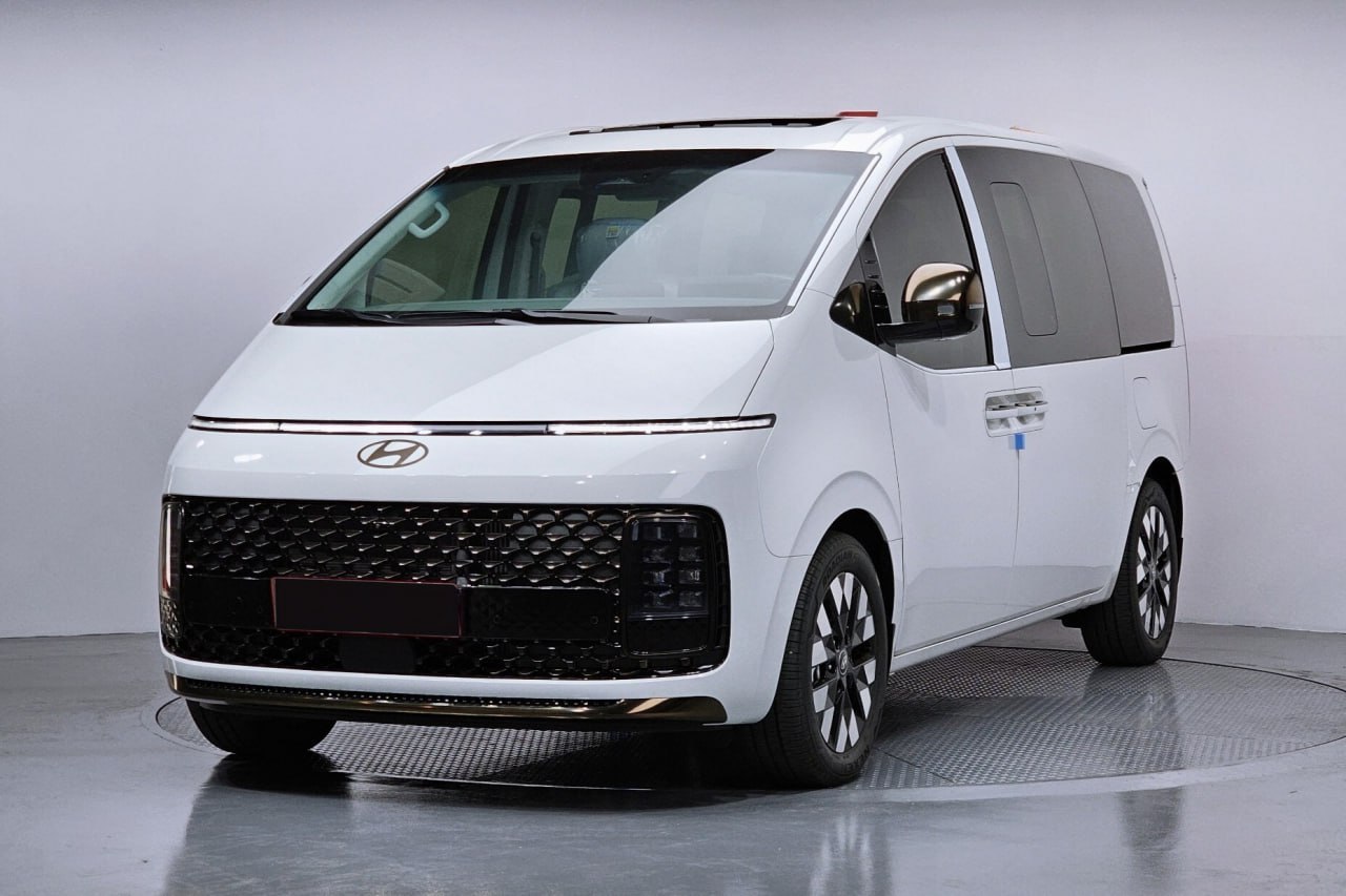 Hyundai Staria 